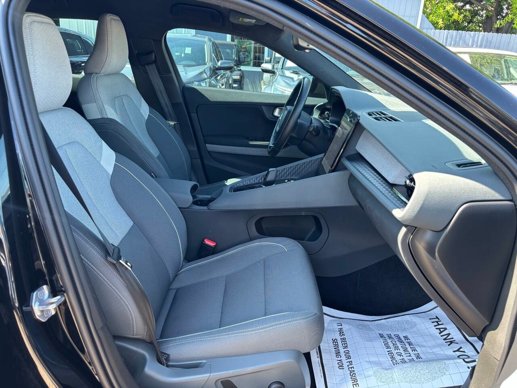 Polestar 2 Vehicle Full-screen Gallery Image 12