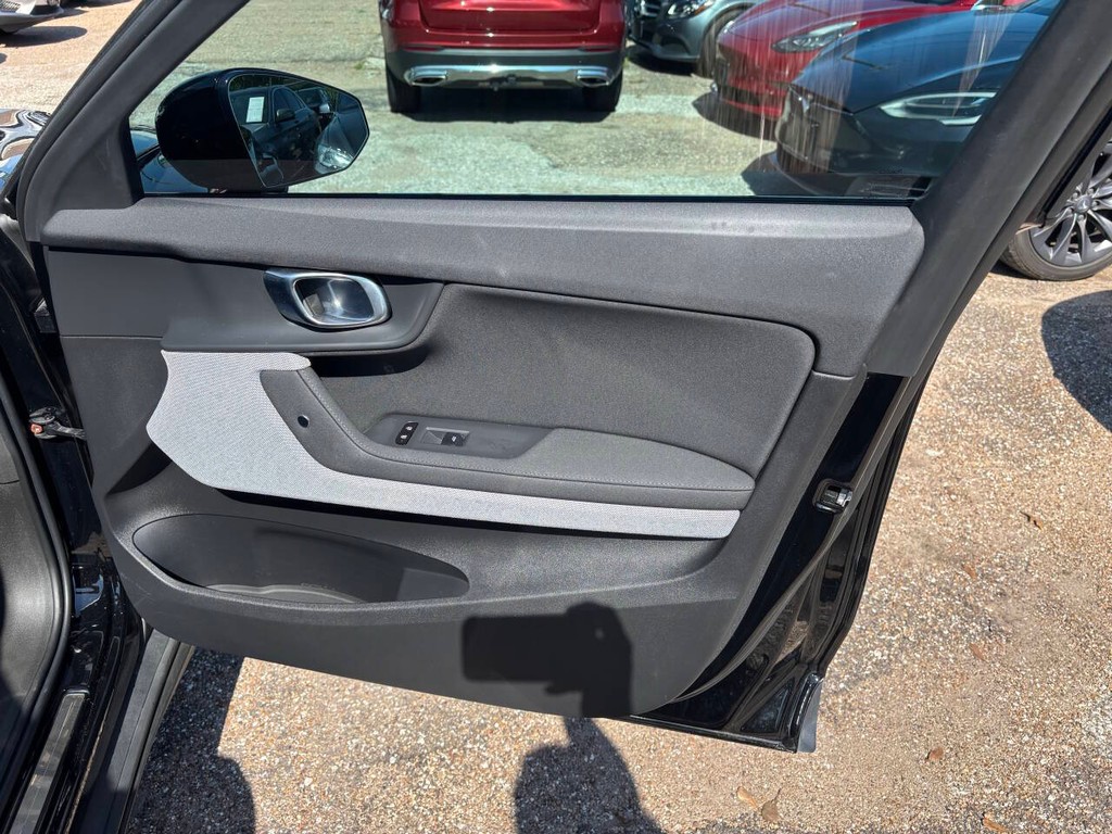 Polestar 2 Vehicle Full-screen Gallery Image 13
