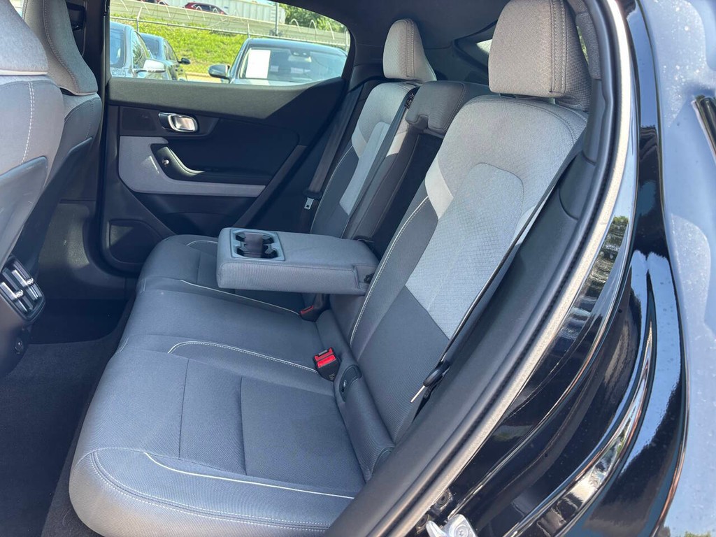 Polestar 2 Vehicle Full-screen Gallery Image 14