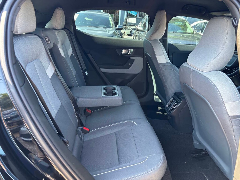 Polestar 2 Vehicle Full-screen Gallery Image 16