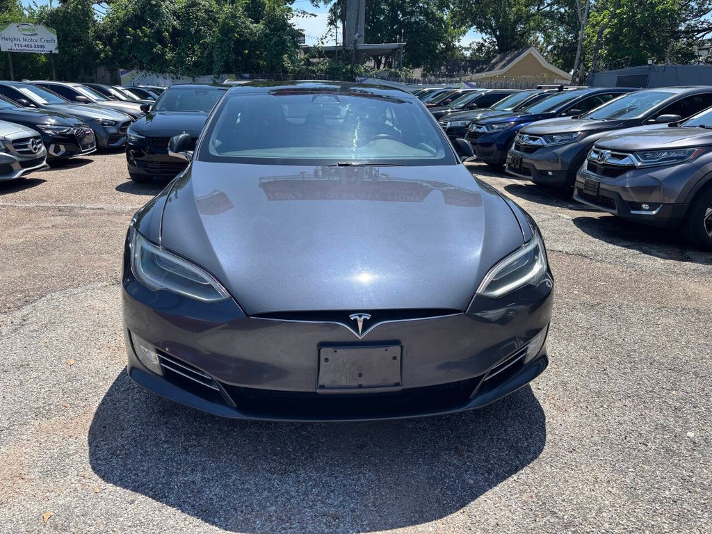 Tesla Model S Vehicle Full-screen Gallery Image 03