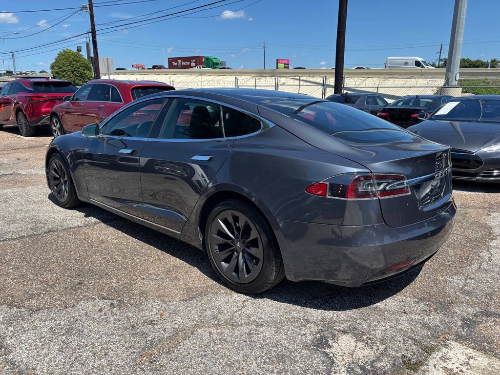 Tesla Model S Vehicle Full-screen Gallery Image 05