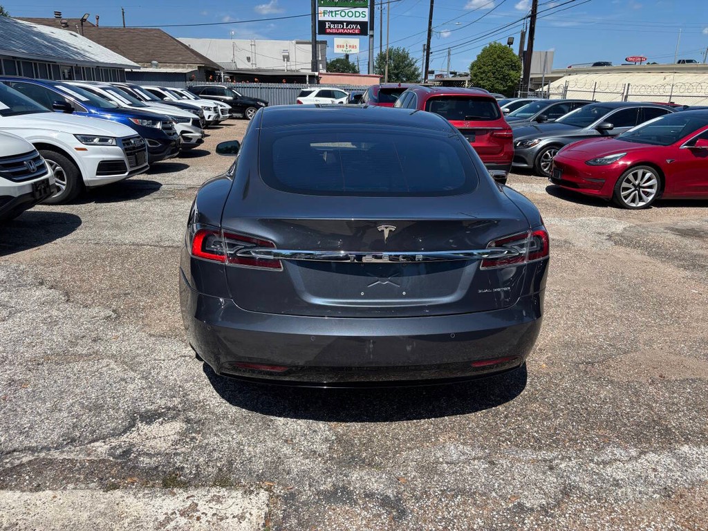Tesla Model S Vehicle Full-screen Gallery Image 06