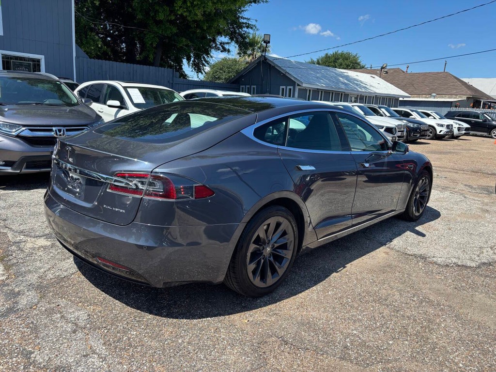 Tesla Model S Vehicle Full-screen Gallery Image 07