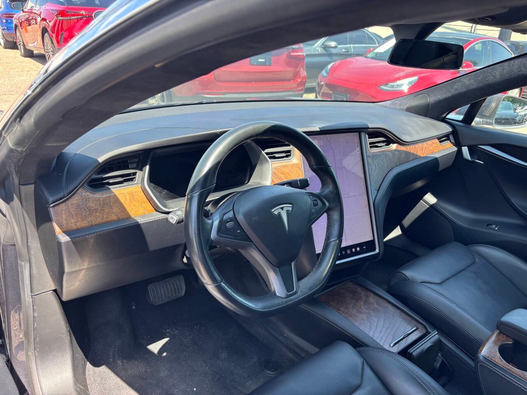 Tesla Model S Vehicle Full-screen Gallery Image 08