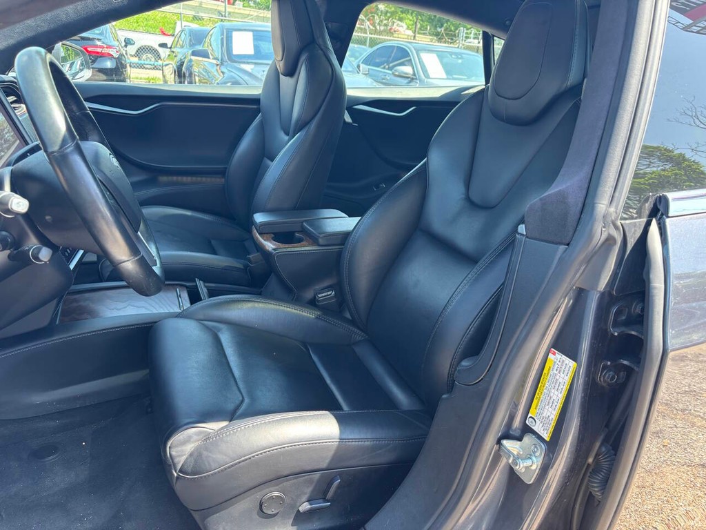Tesla Model S Vehicle Full-screen Gallery Image 09
