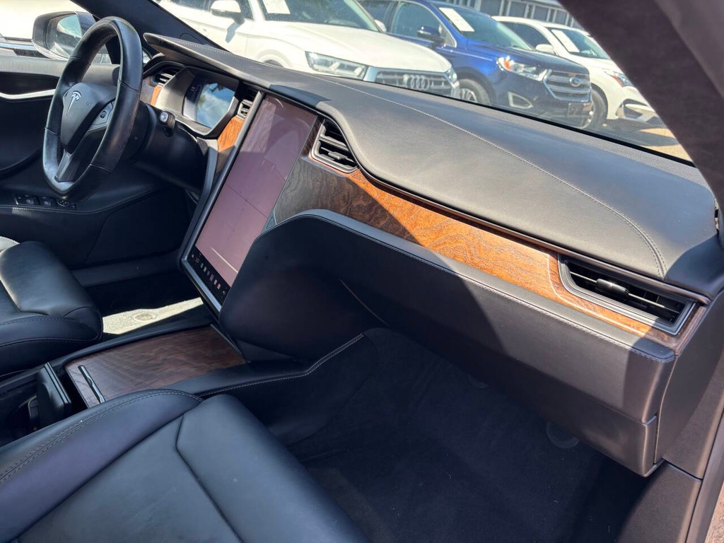 Tesla Model S Vehicle Full-screen Gallery Image 11