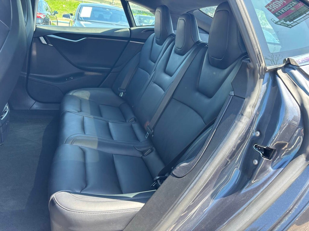 Tesla Model S Vehicle Full-screen Gallery Image 14