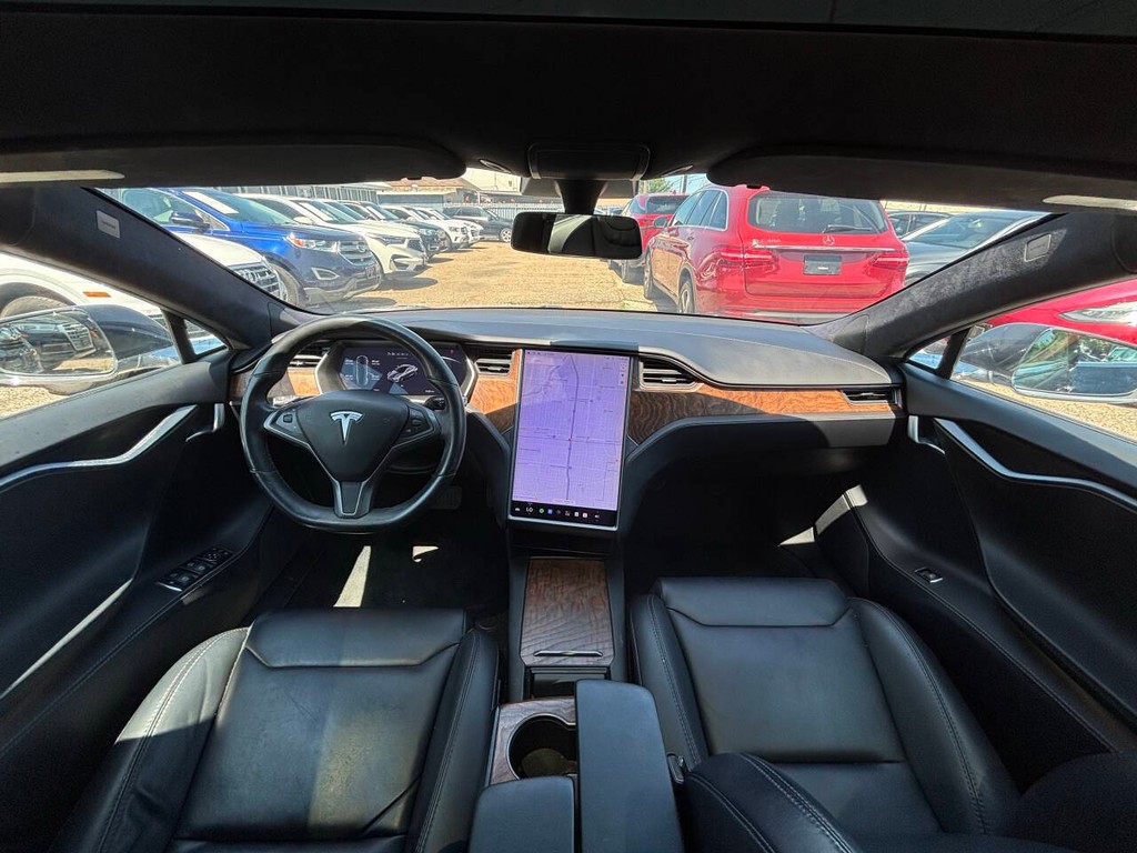 Tesla Model S Vehicle Full-screen Gallery Image 18
