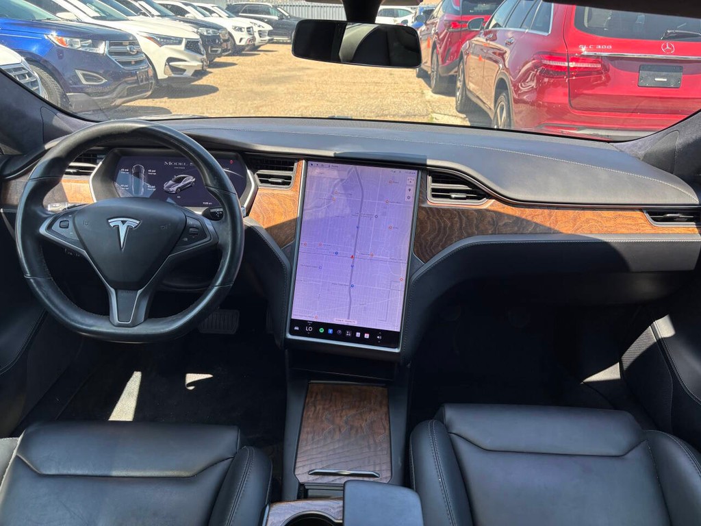 Tesla Model S Vehicle Full-screen Gallery Image 19