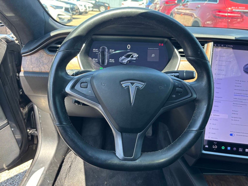 Tesla Model S Vehicle Full-screen Gallery Image 24