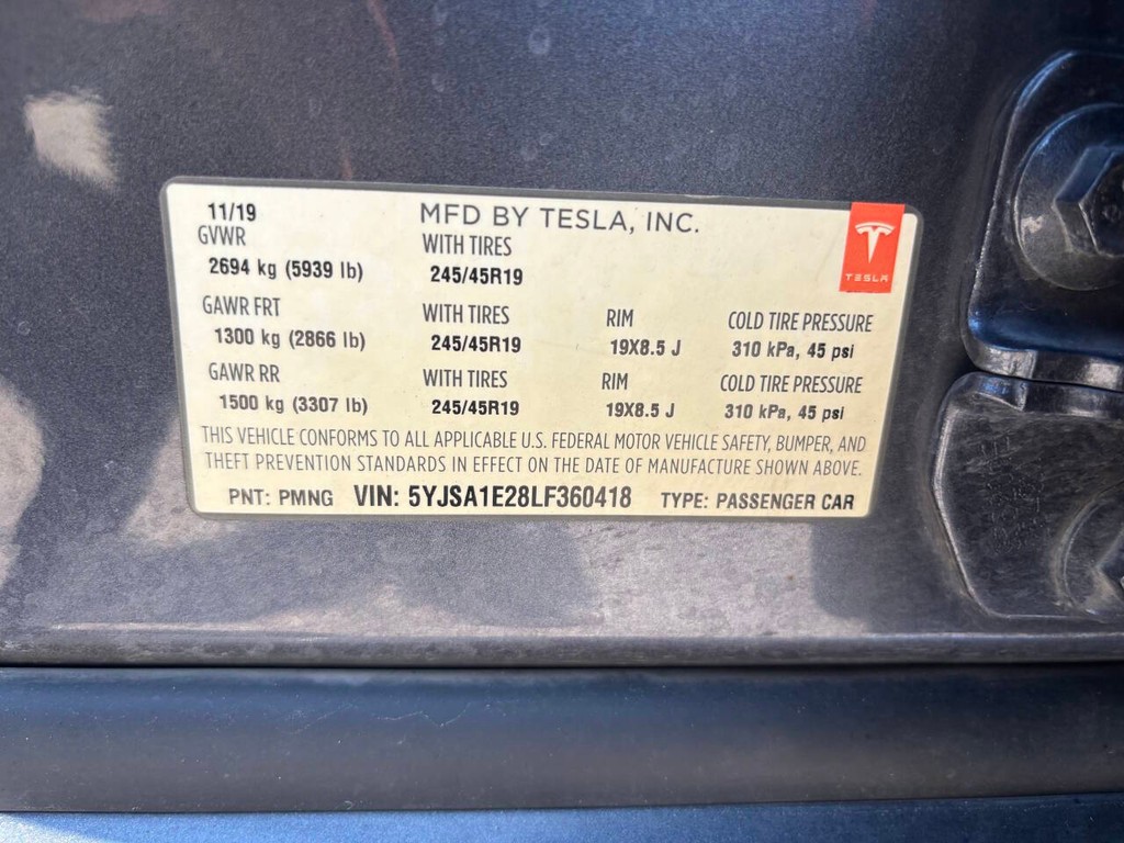 Tesla Model S Vehicle Full-screen Gallery Image 30