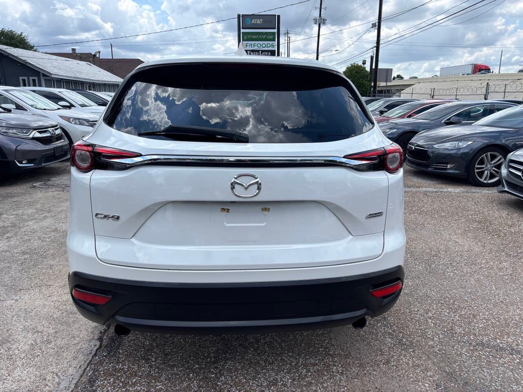 Mazda CX-9 Vehicle Full-screen Gallery Image 05