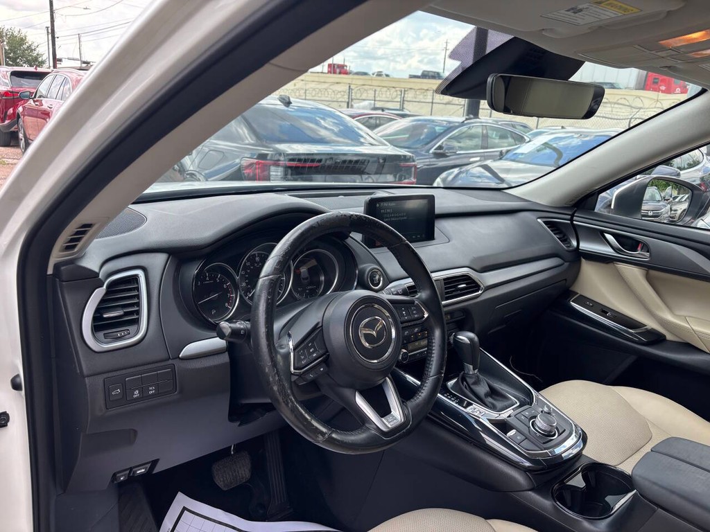 Mazda CX-9 Vehicle Full-screen Gallery Image 07