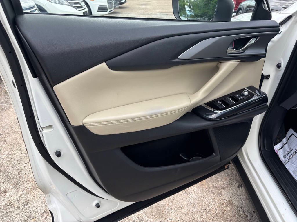 Mazda CX-9 Vehicle Full-screen Gallery Image 09