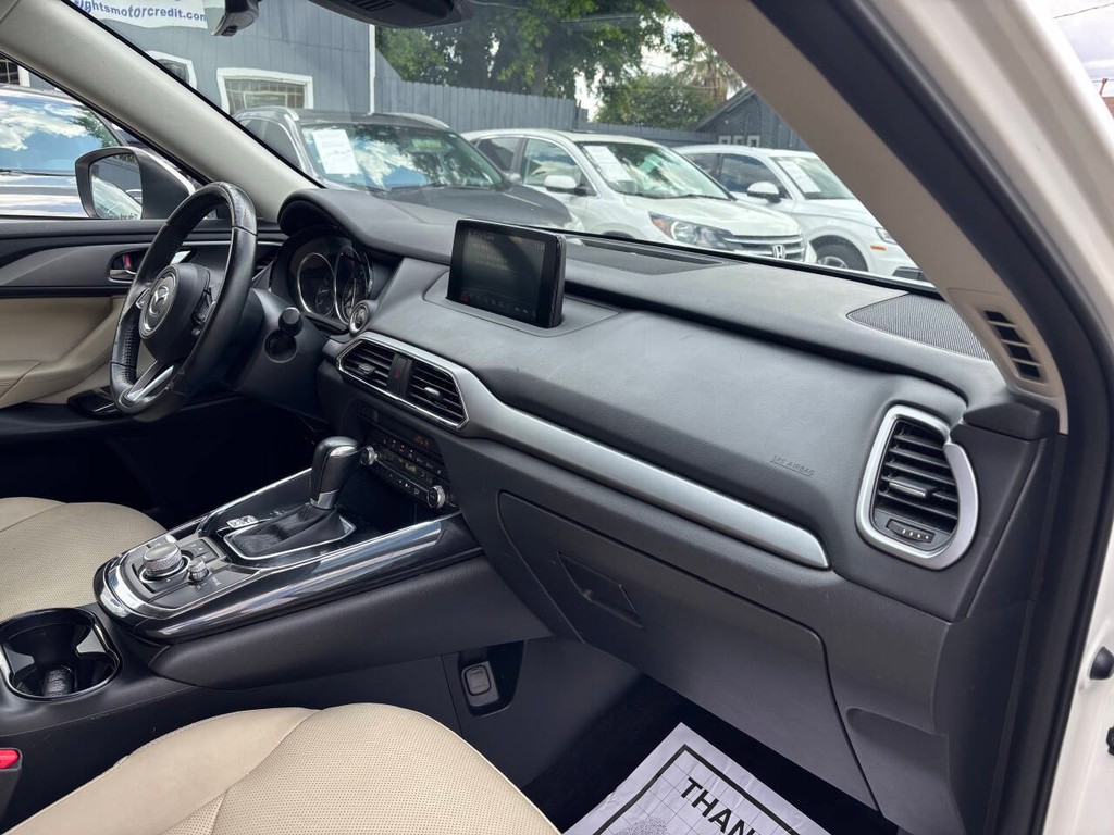 Mazda CX-9 Vehicle Full-screen Gallery Image 10