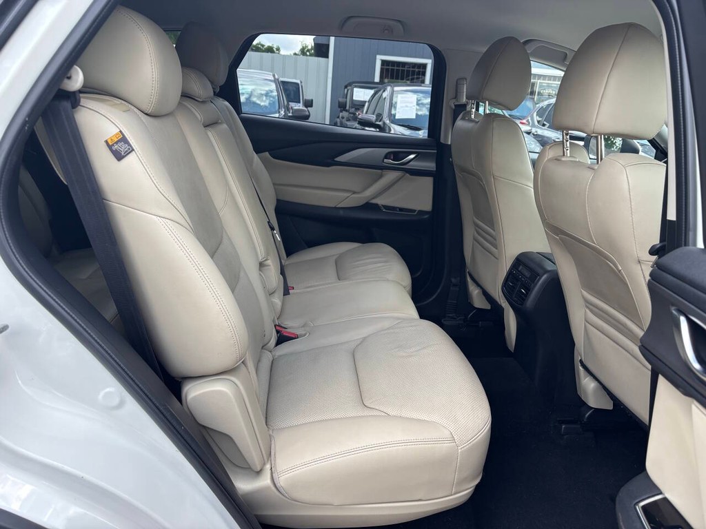 Mazda CX-9 Vehicle Full-screen Gallery Image 15