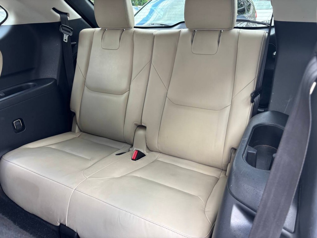 Mazda CX-9 Vehicle Full-screen Gallery Image 17