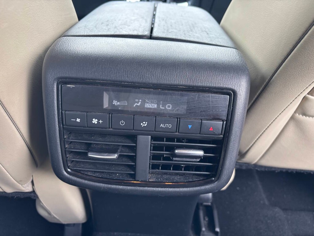 Mazda CX-9 Vehicle Full-screen Gallery Image 20