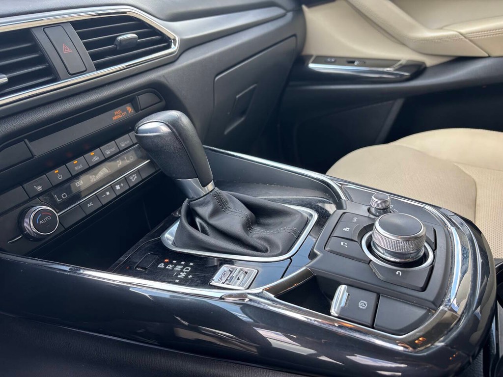 Mazda CX-9 Vehicle Full-screen Gallery Image 26