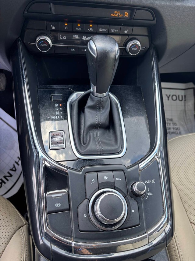 Mazda CX-9 Vehicle Full-screen Gallery Image 25