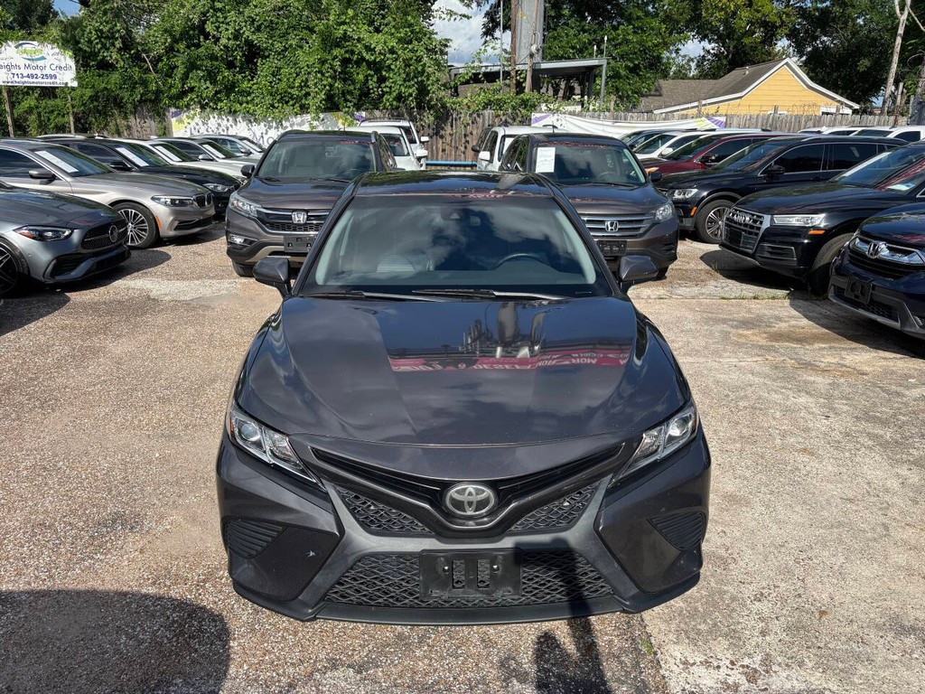 Toyota Camry Vehicle Full-screen Gallery Image 03