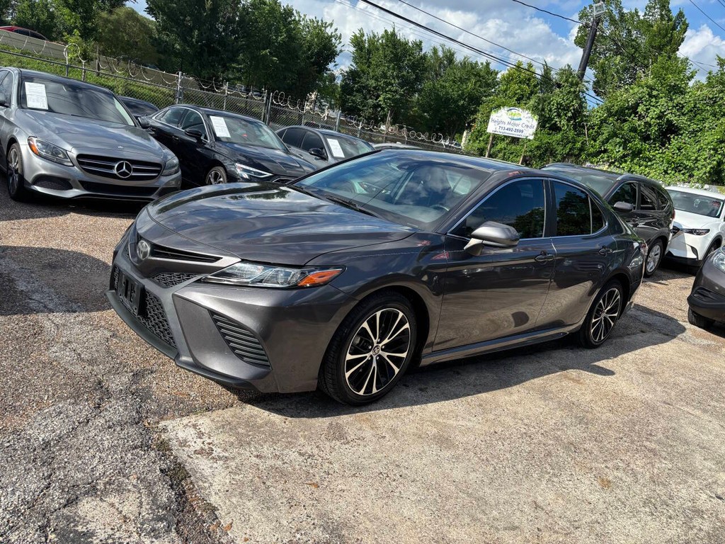 Toyota Camry Vehicle Full-screen Gallery Image 04