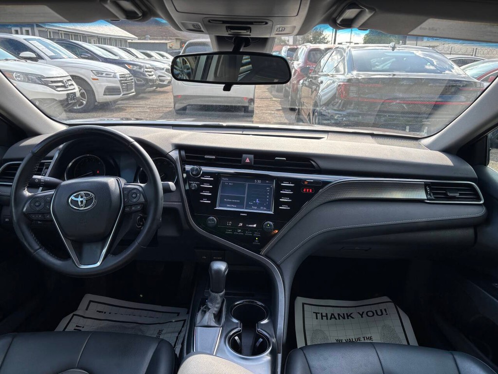 Toyota Camry Vehicle Full-screen Gallery Image 19