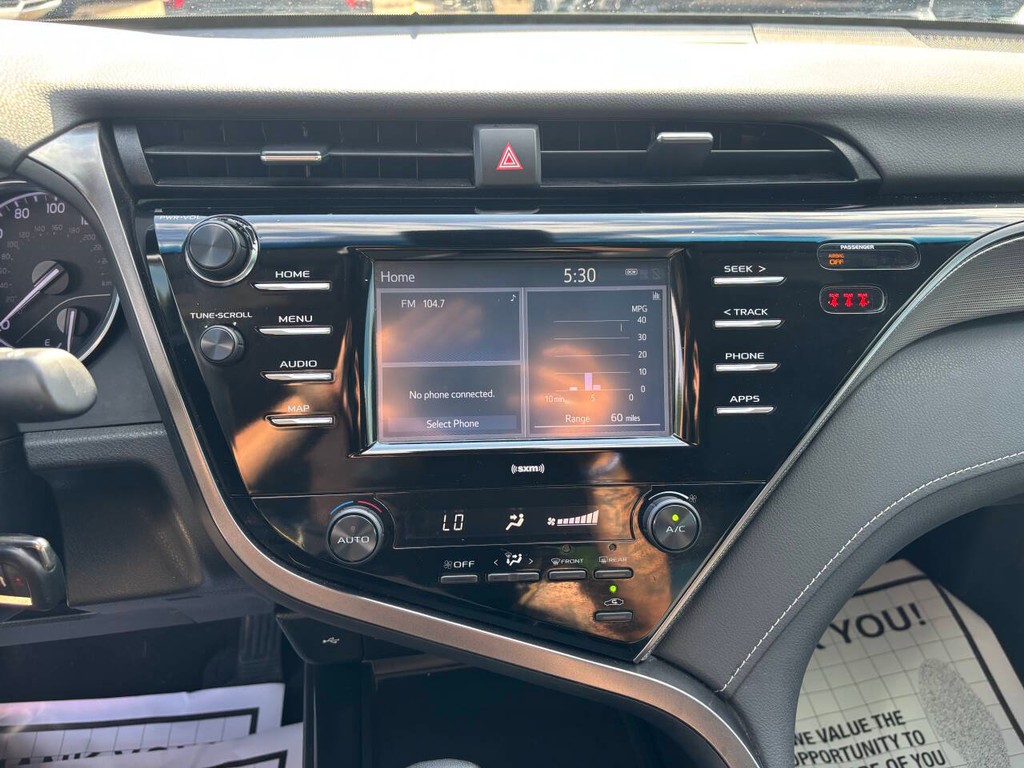 Toyota Camry Vehicle Full-screen Gallery Image 20