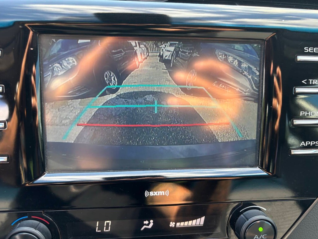 Toyota Camry Vehicle Full-screen Gallery Image 21