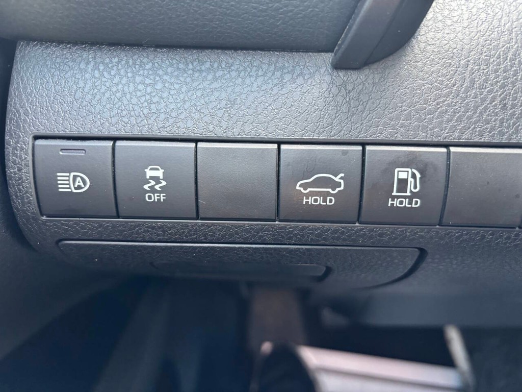 Toyota Camry Vehicle Full-screen Gallery Image 25