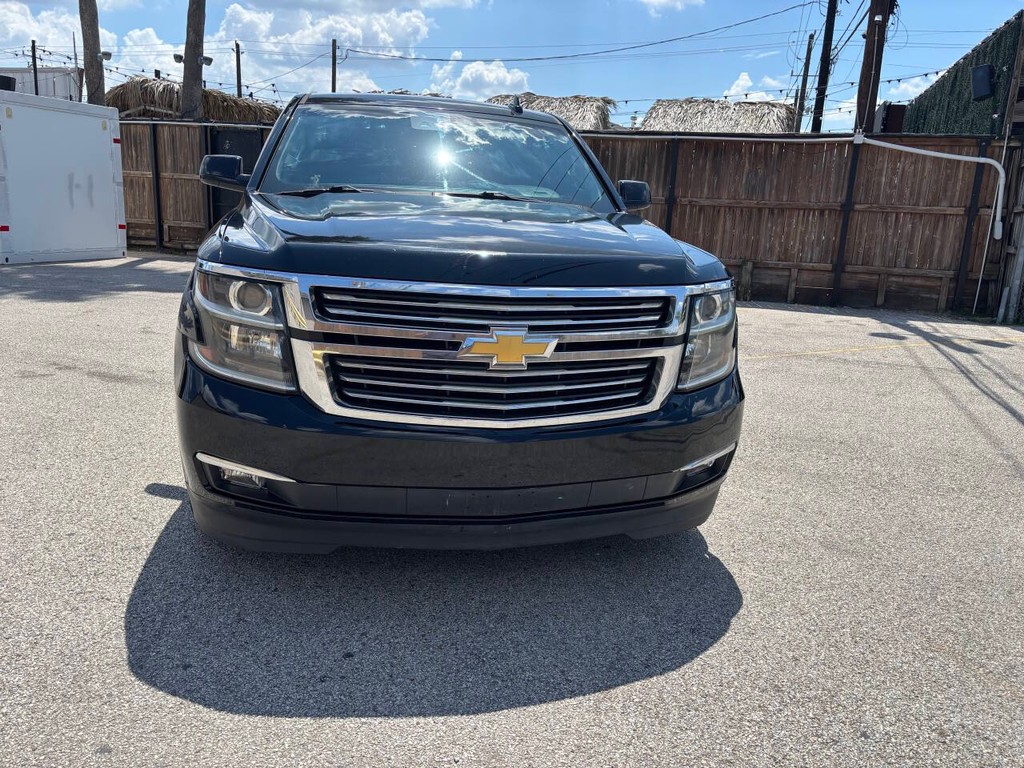 Chevrolet Suburban Vehicle Full-screen Gallery Image 02