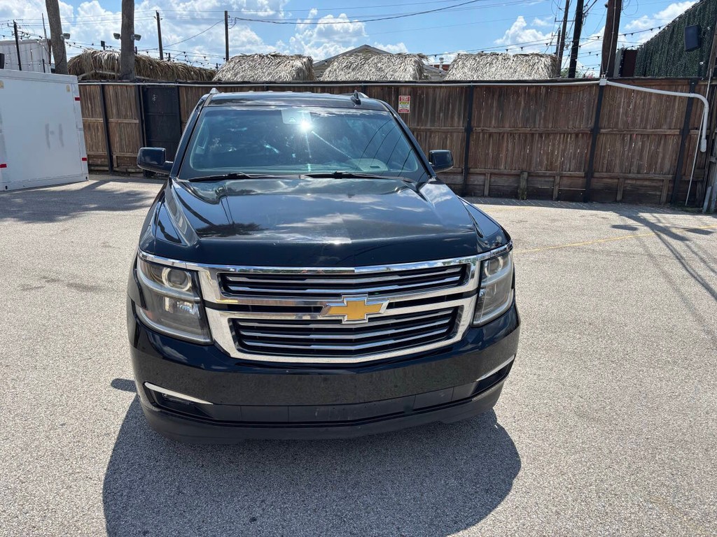 Chevrolet Suburban Vehicle Full-screen Gallery Image 03