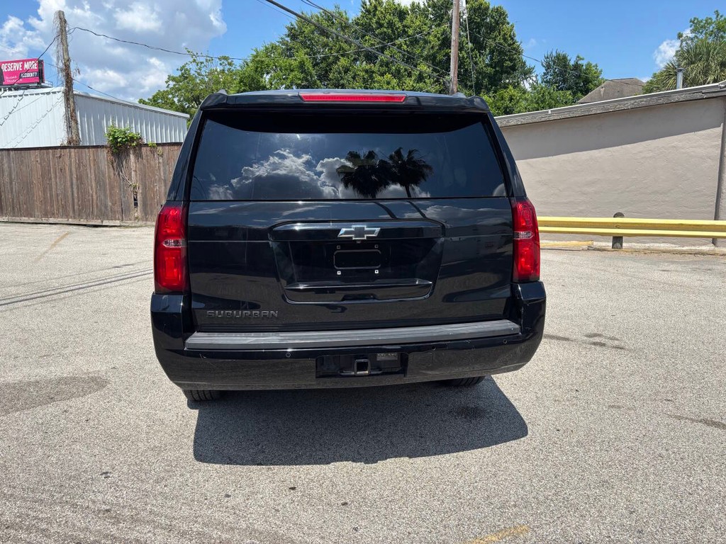 Chevrolet Suburban Vehicle Full-screen Gallery Image 06