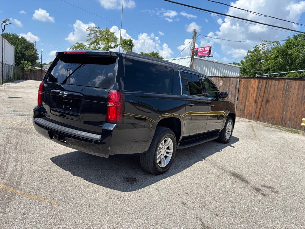 Chevrolet Suburban Vehicle Full-screen Gallery Image 07