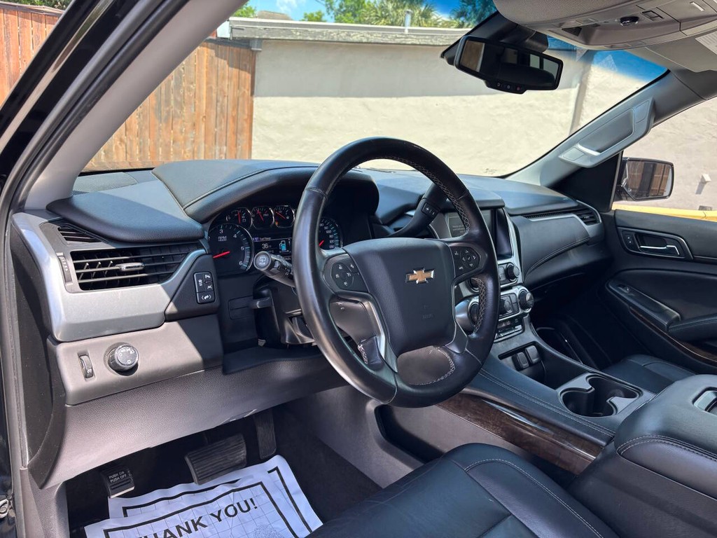 Chevrolet Suburban Vehicle Full-screen Gallery Image 08