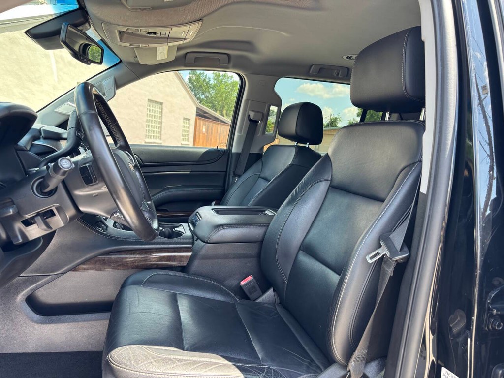 Chevrolet Suburban Vehicle Full-screen Gallery Image 09