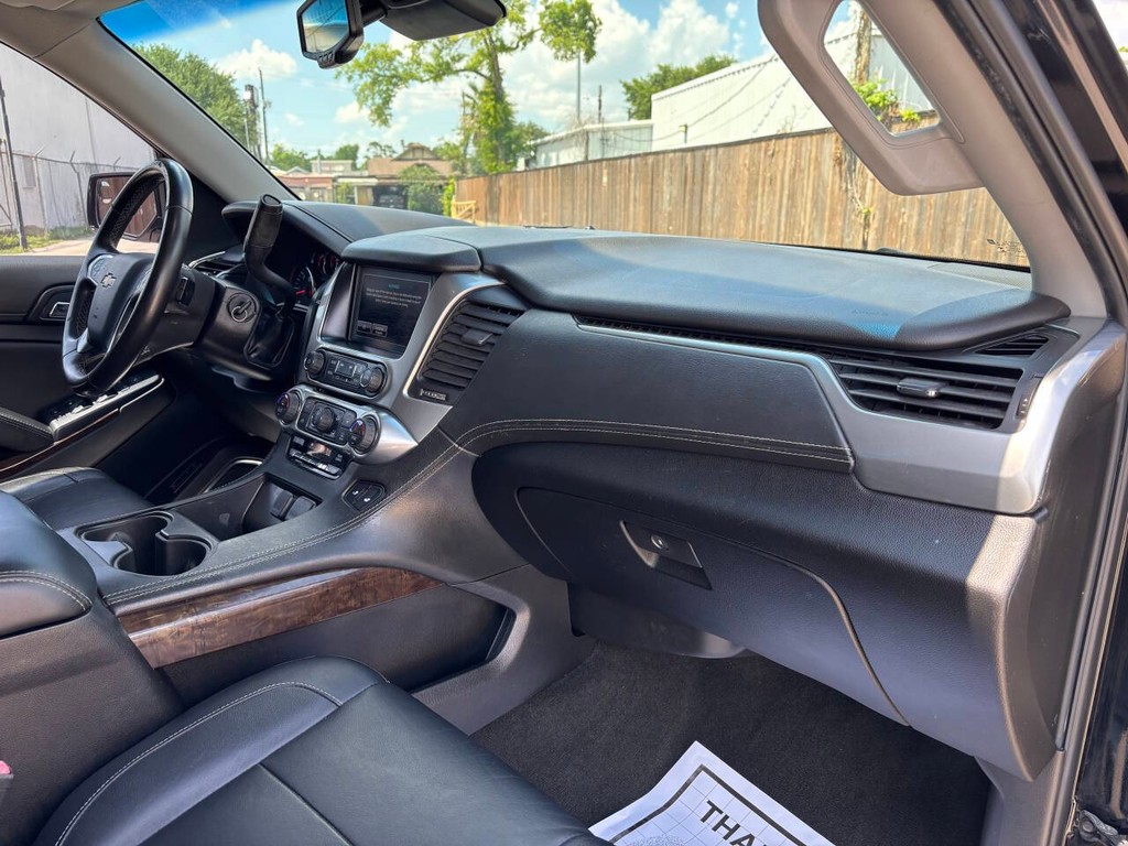 Chevrolet Suburban Vehicle Full-screen Gallery Image 11