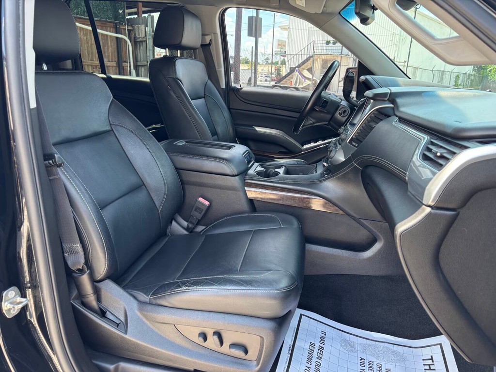 Chevrolet Suburban Vehicle Full-screen Gallery Image 12