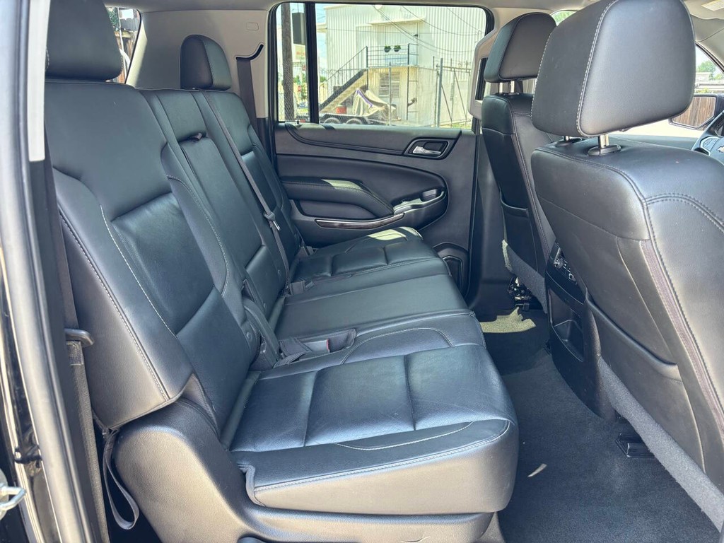 Chevrolet Suburban Vehicle Full-screen Gallery Image 16