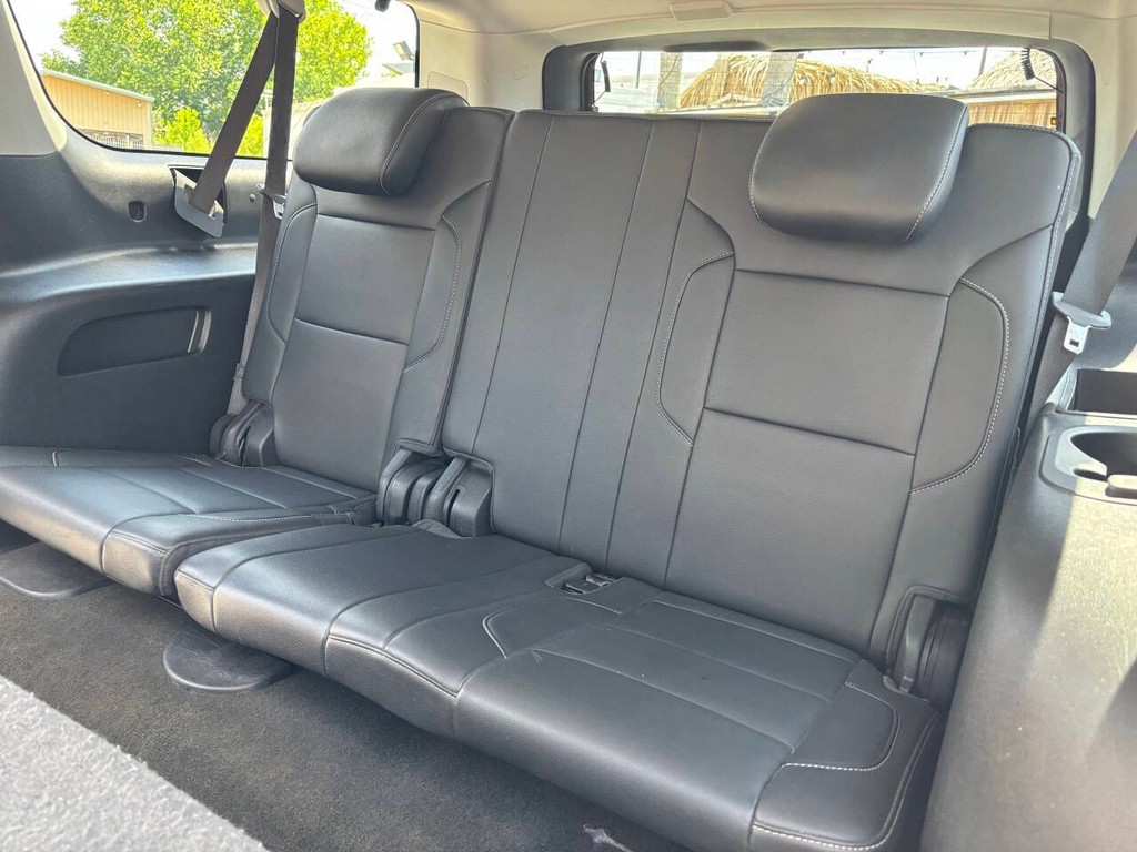Chevrolet Suburban Vehicle Full-screen Gallery Image 18