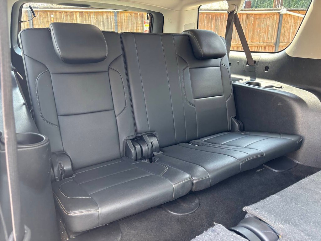 Chevrolet Suburban Vehicle Full-screen Gallery Image 19
