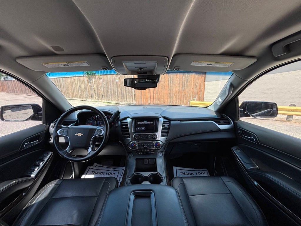 Chevrolet Suburban Vehicle Full-screen Gallery Image 21
