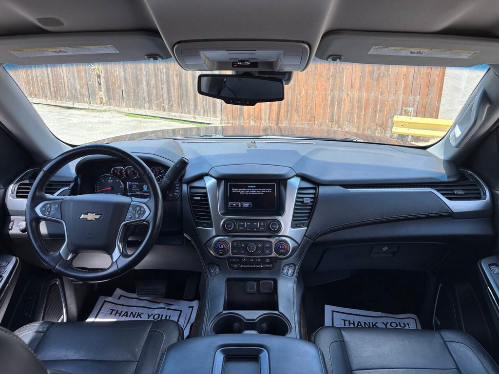 Chevrolet Suburban Vehicle Full-screen Gallery Image 22