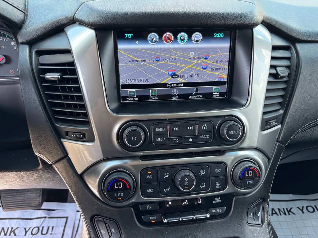 Chevrolet Suburban Vehicle Full-screen Gallery Image 23