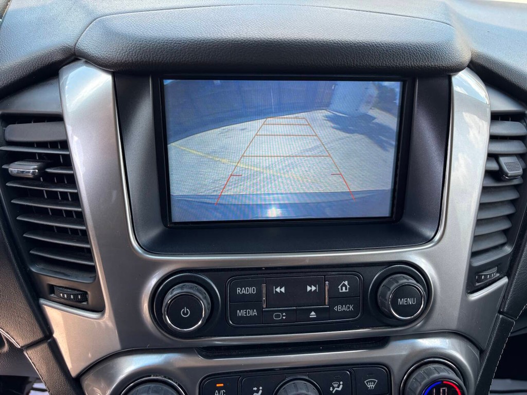 Chevrolet Suburban Vehicle Full-screen Gallery Image 24