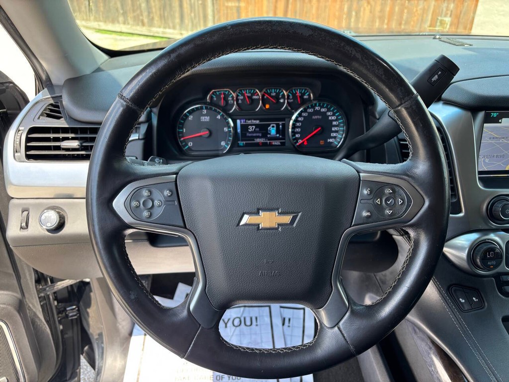 Chevrolet Suburban Vehicle Full-screen Gallery Image 25
