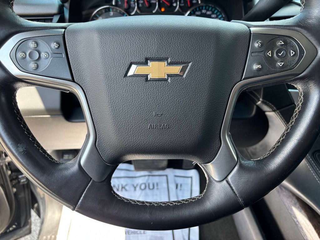 Chevrolet Suburban Vehicle Full-screen Gallery Image 26