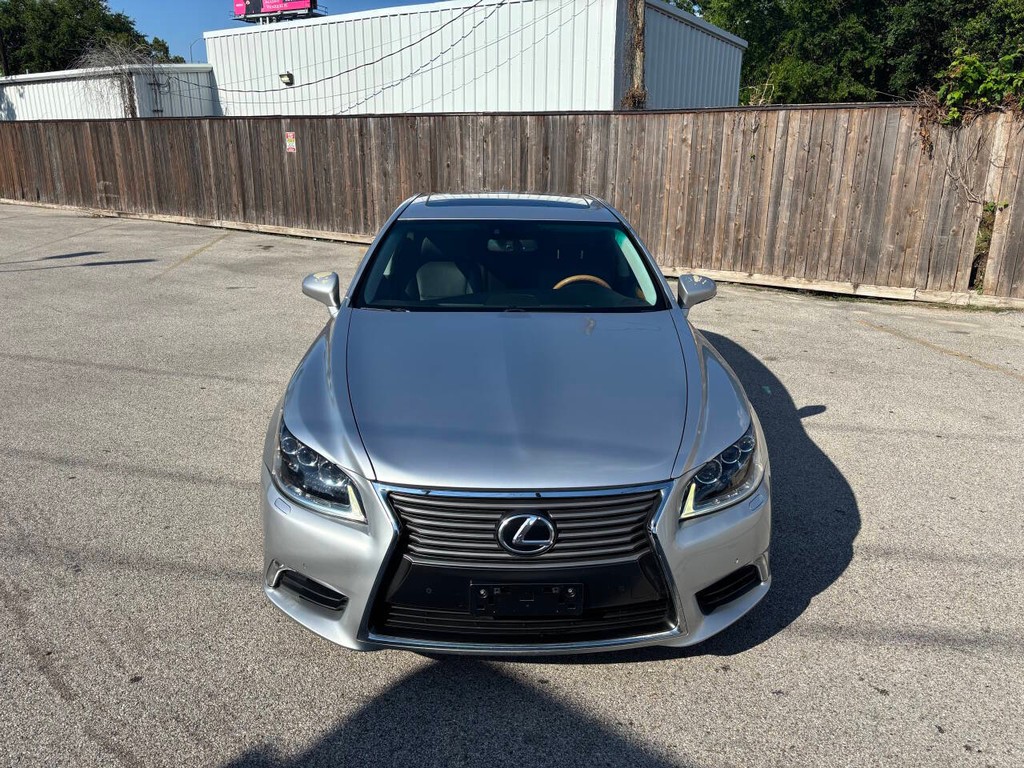 Lexus LS 460 Vehicle Full-screen Gallery Image 03