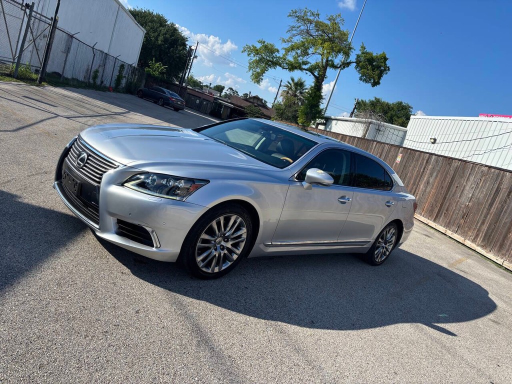 Lexus LS 460 Vehicle Full-screen Gallery Image 04